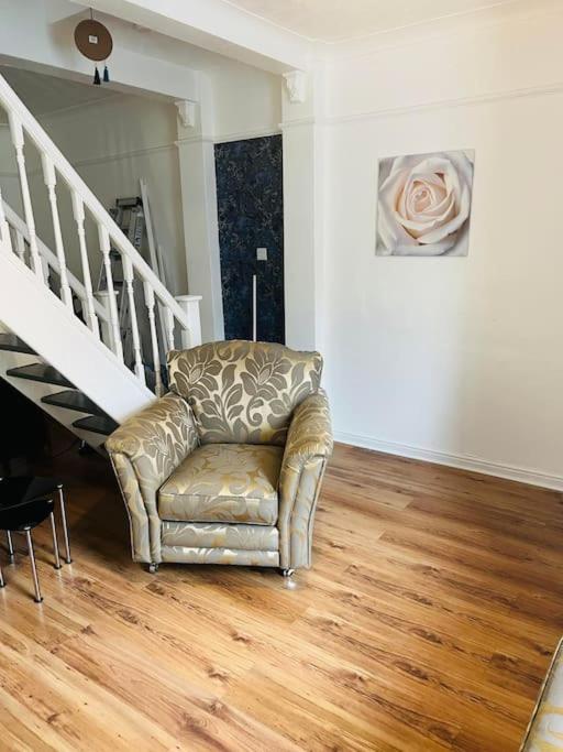 The White House - Cheerful 3 Bedroom Home In Wigan - Ince - Sleeps 7 - Parking - Work Space - Great Motorway Links Luaran gambar