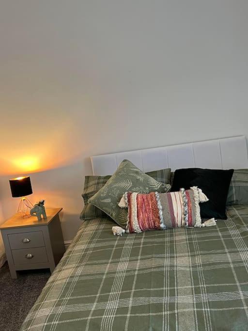 The White House - Cheerful 3 Bedroom Home In Wigan - Ince - Sleeps 7 - Parking - Work Space - Great Motorway Links Luaran gambar